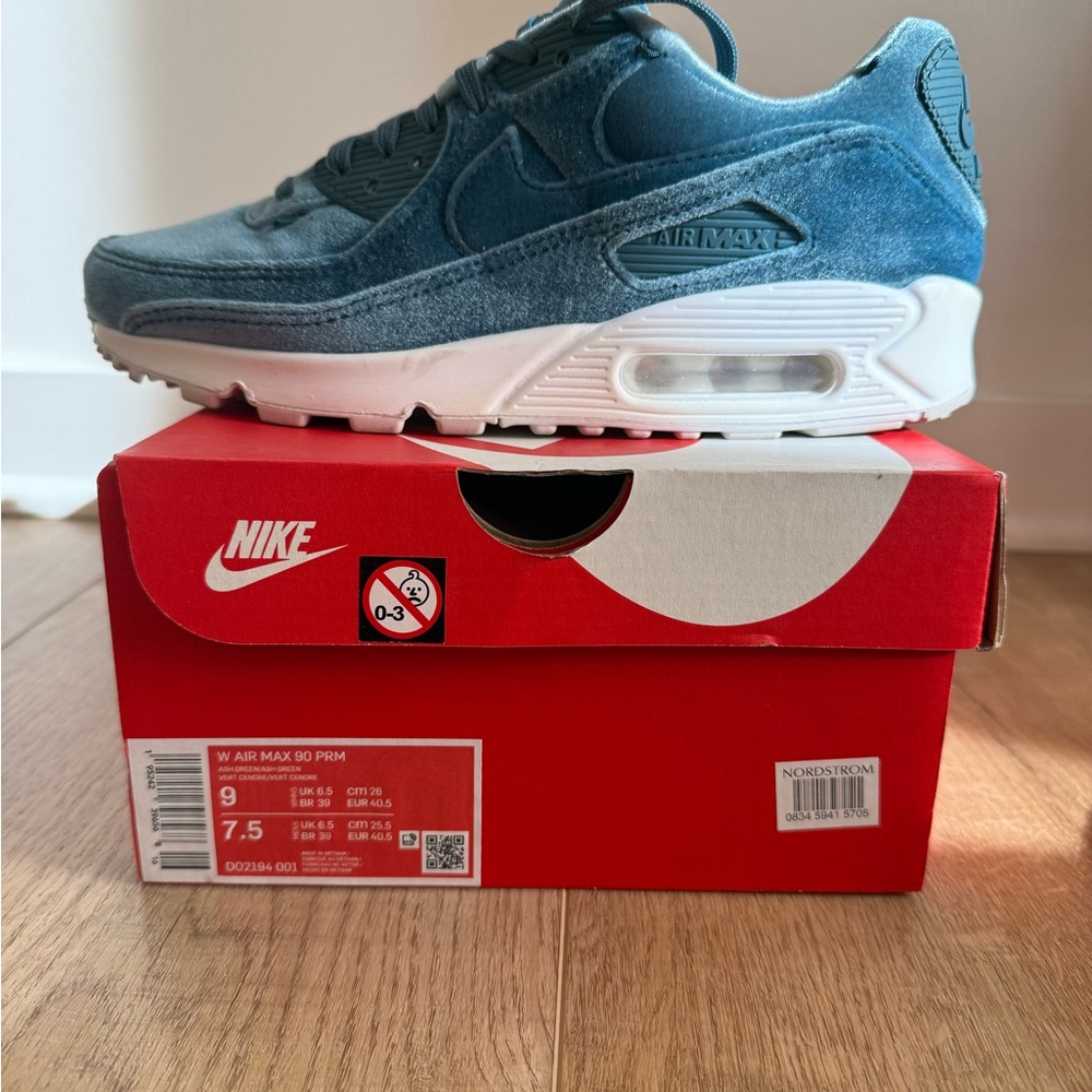 Nike Air Max 90 Sneakers in Blue Lucky Charms